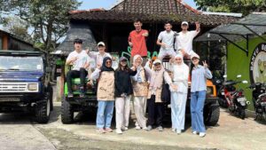 Read more about the article Uzbekistan Inbound Mobility Students Embark on Cultural and Nature Adventure through Jeep Tour in Kemuning, Karanganyar