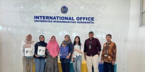 Read more about the article Advancing Internationalization: UMS Welcomes Benchmarking Visit from Tiga Serangkai University